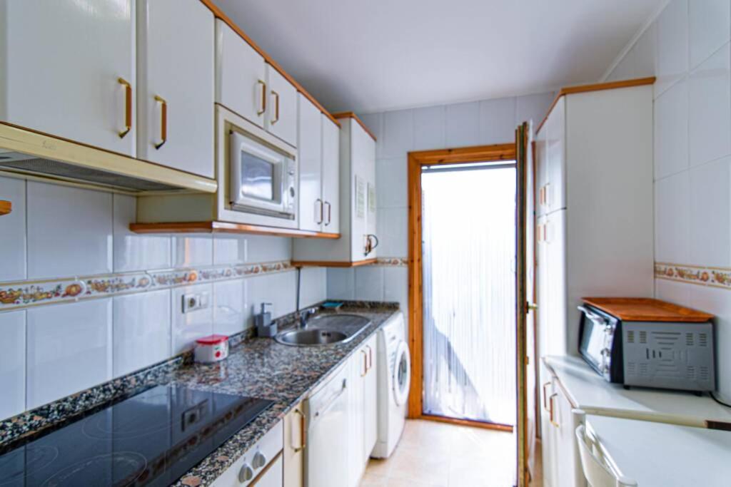 Nuevo - Cómodo y coqueto chalet con jardín en Argoños Exterior foto